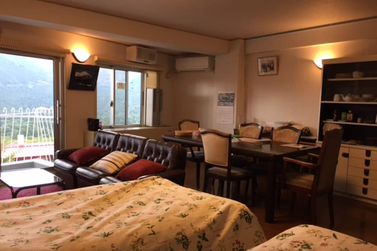 Appartement, 5 chambres | Coin séjour | Télévision LCD, lecteur de DVD, ordinateur