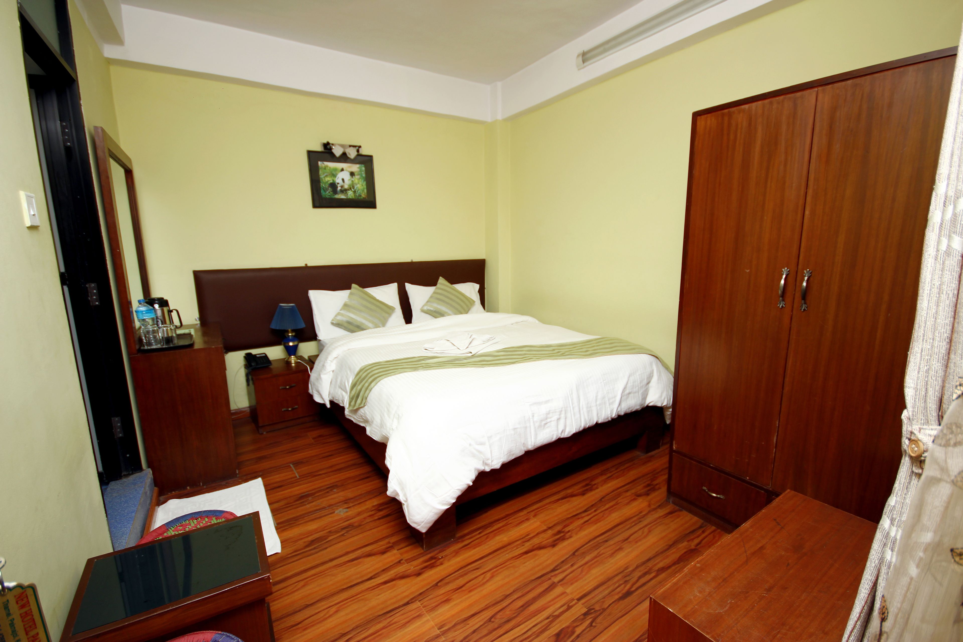 standard room | 1 bedroom, in-room safe, desk, free wifi