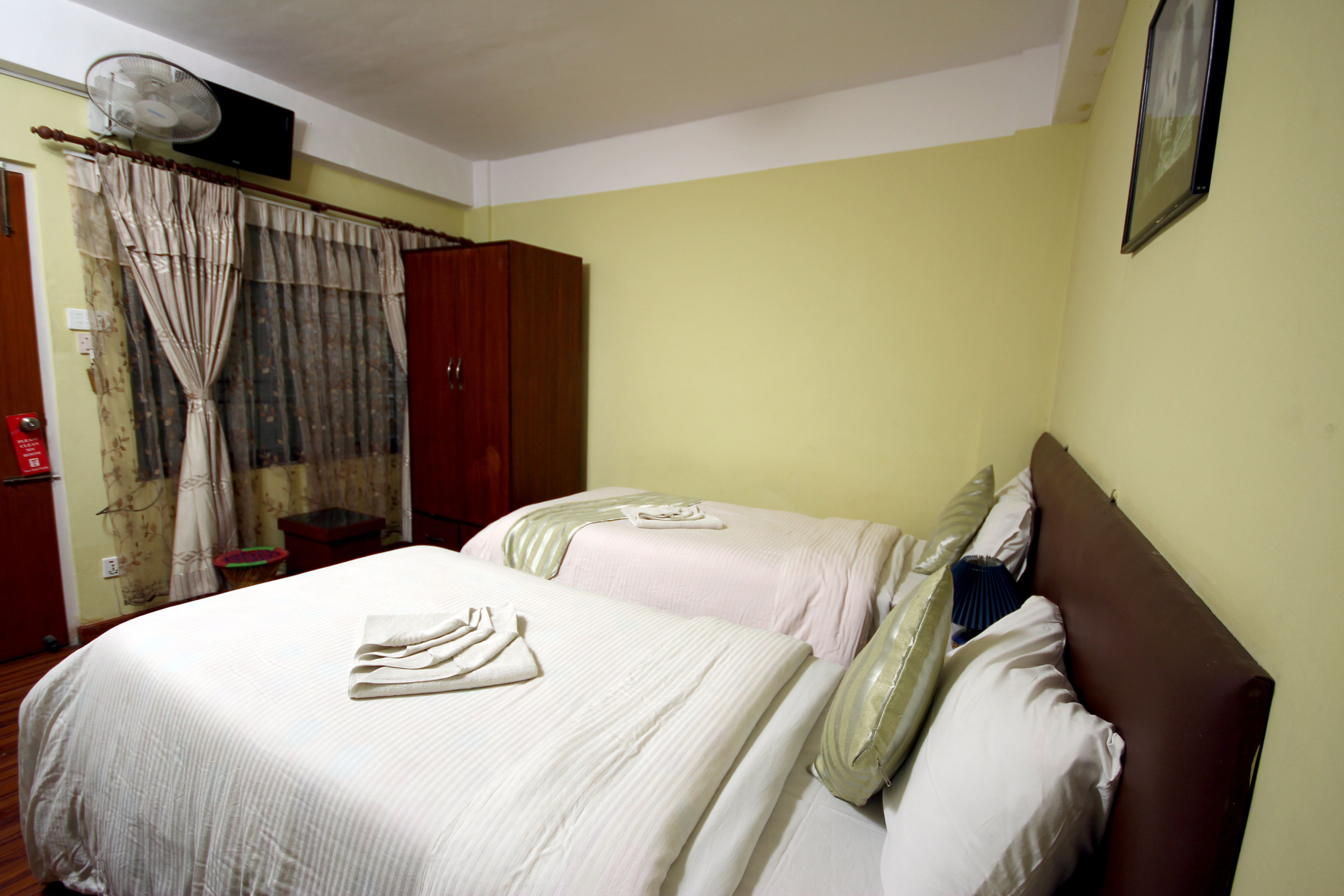 deluxe room | 1 bedroom, in-room safe, desk, free wifi