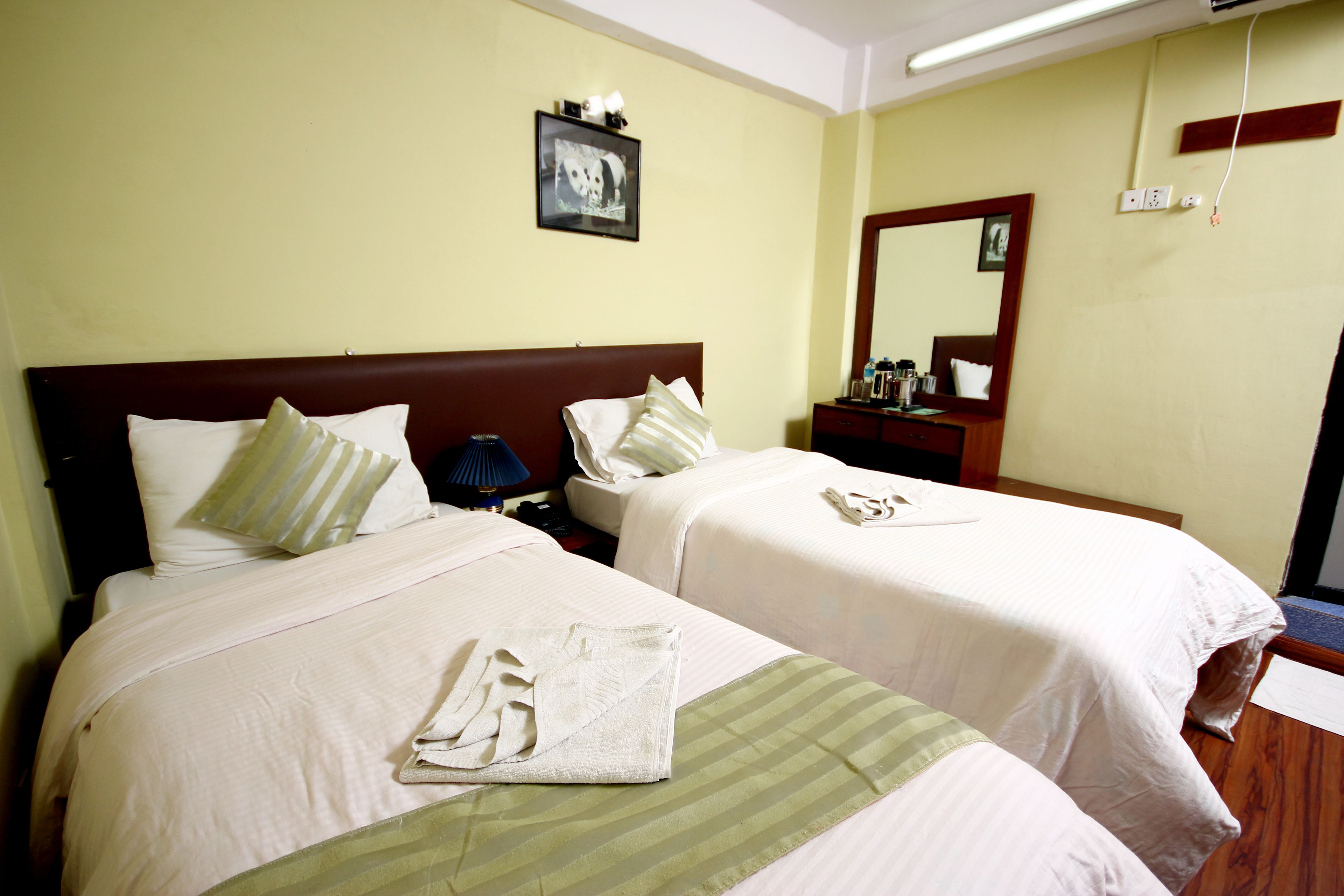 deluxe room | 1 bedroom, in-room safe, desk, free wifi