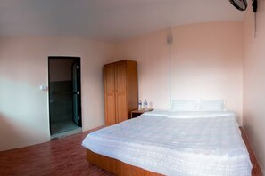 Ropa de cama de alta calidad, escritorio y wifi gratis 