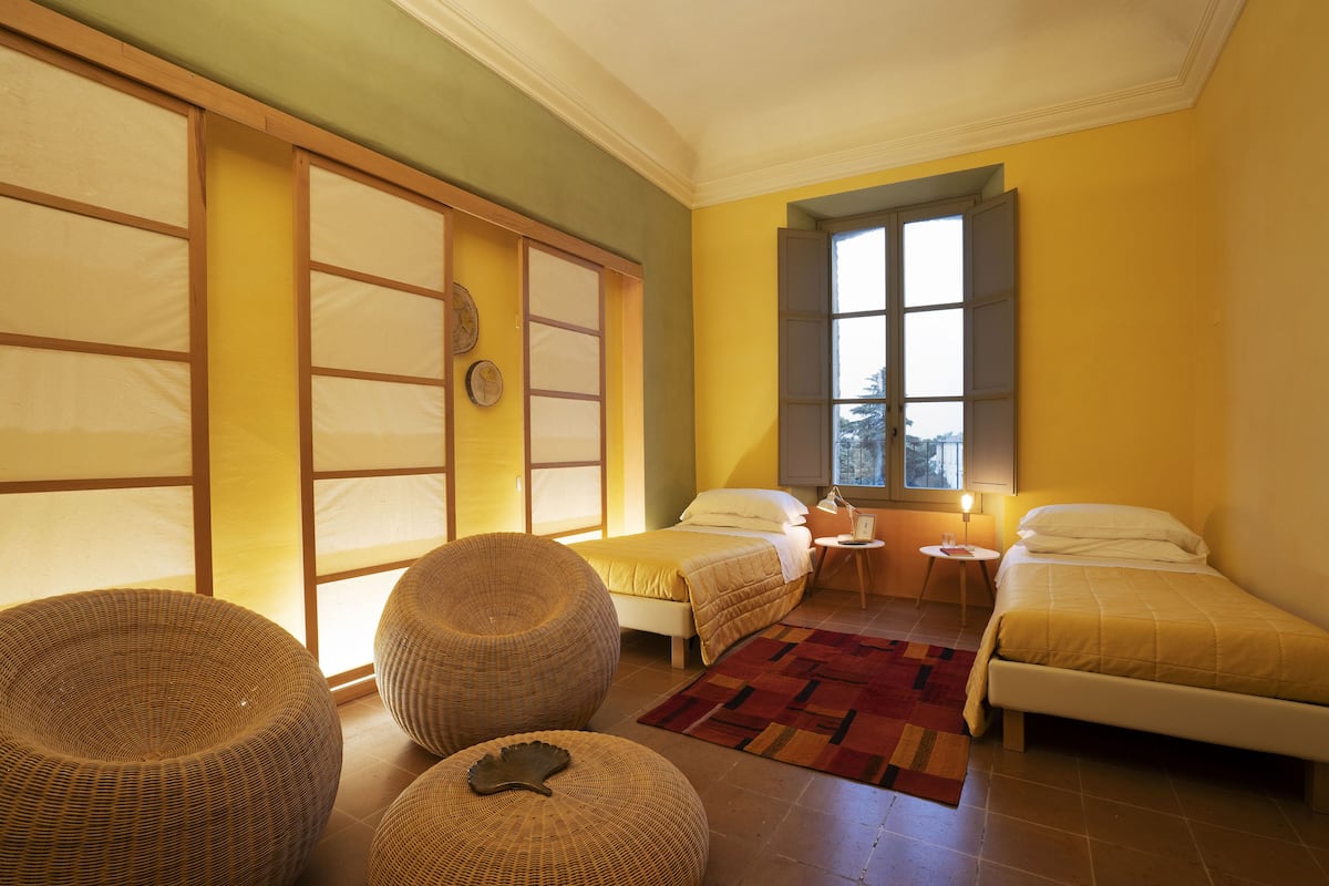 Deluxe Room, 2 Twin Beds, Ensuite | Desk, blackout drapes, free WiFi, bed sheets