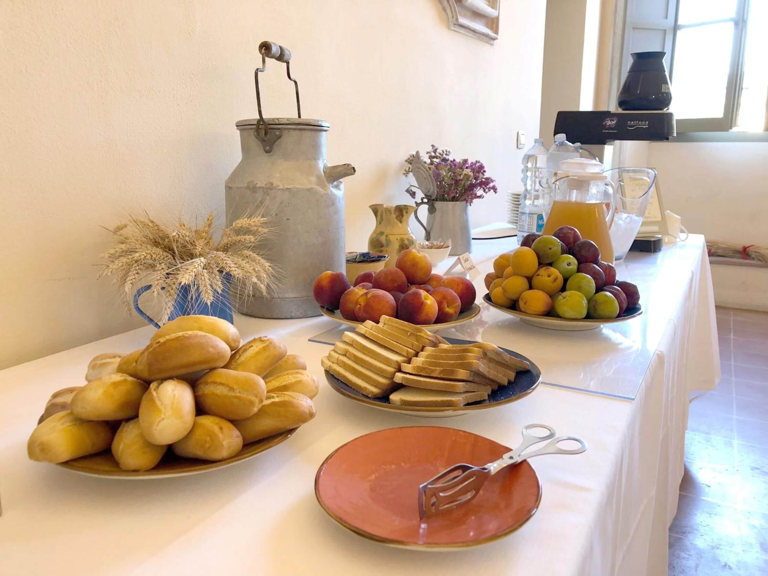 Tägliches Frühstücksbuffet (8 EUR pro Person)