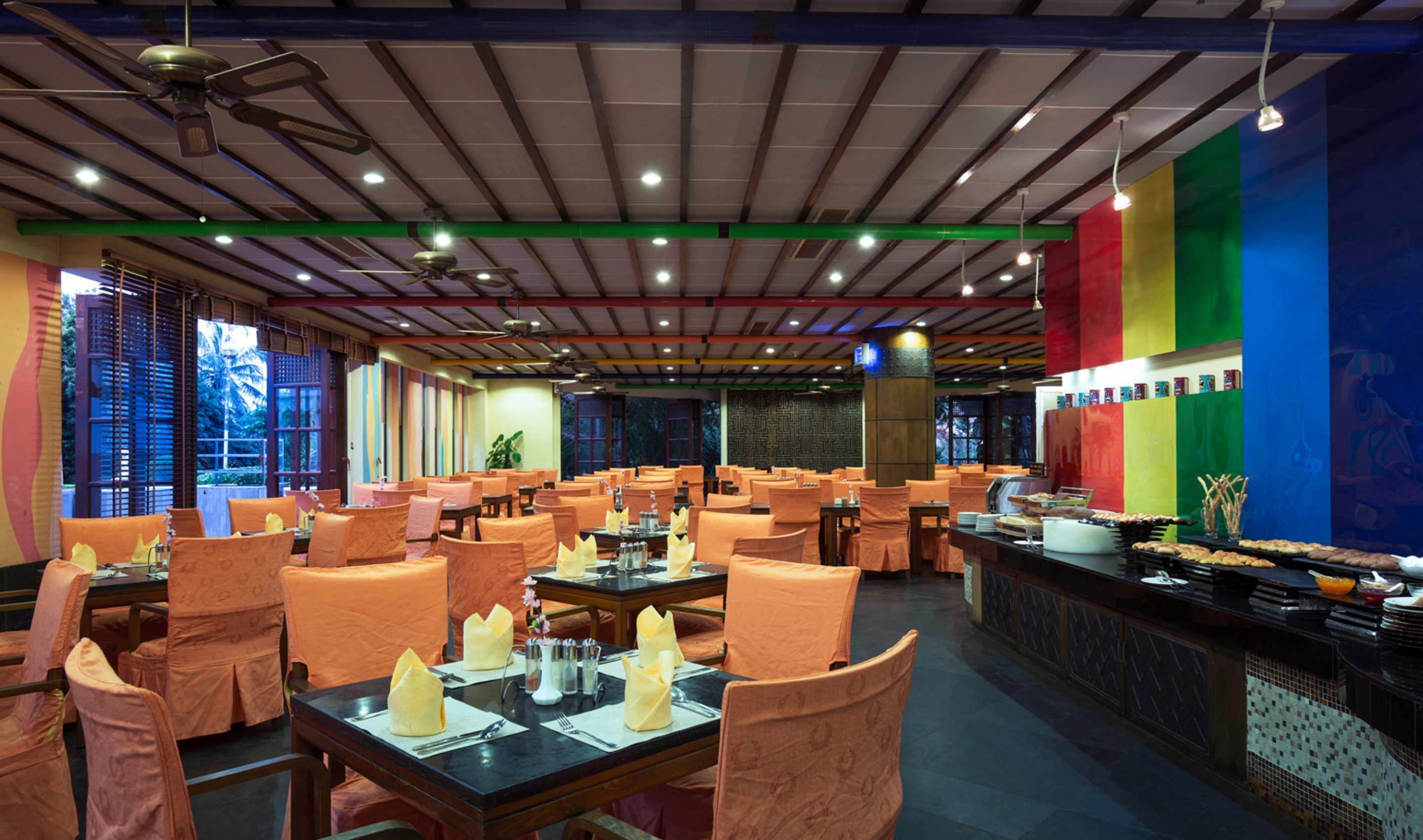 2 restaurants, breakfast served