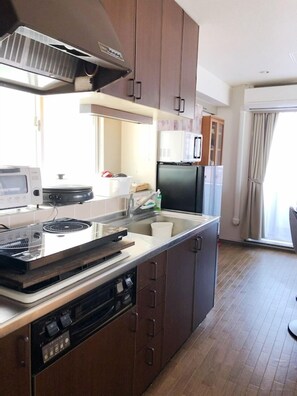 Japanese Style Apartment D, 501, Pets friendly | Private kitchen | Full-size fridge, microwave, stovetop, electric kettle - Fuji Gotenba Condominium Tannpopo (Gotemba)