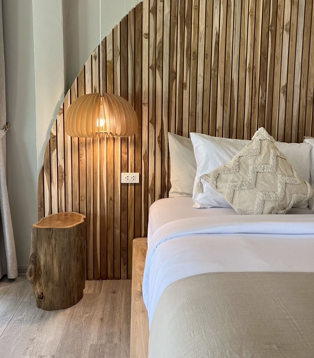 room type t  | 1 bedroom, in-room safe, rollaway beds, free wifi