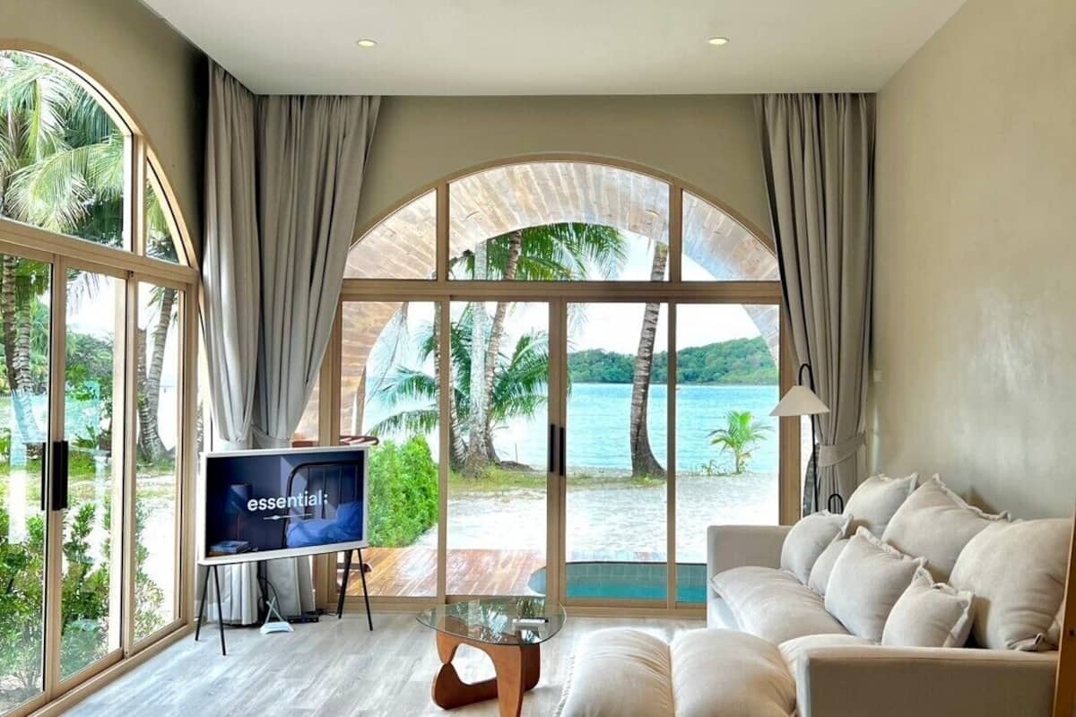 beach front pool villa | living area