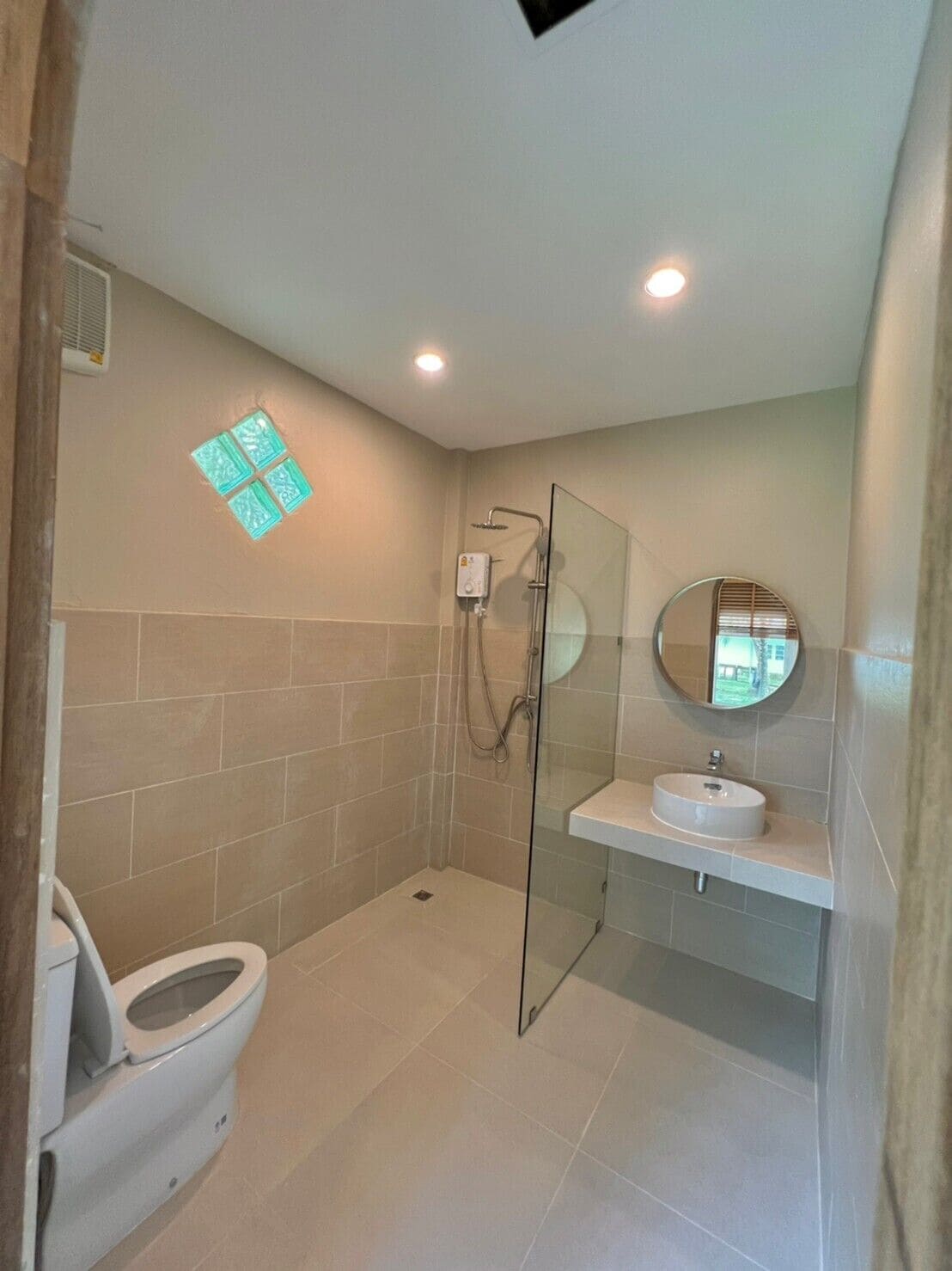 room type b | bathroom | shower, free toiletries, hair dryer, towels