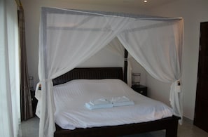  Oasis Garden 3 Bedrooms (for 8 Persons) | Minibar, individually decorated, desk, WiFi