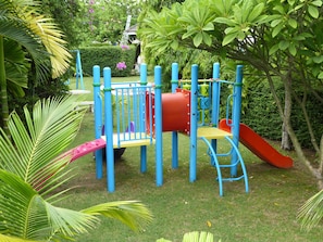 Zona de juegos infantil al aire libre