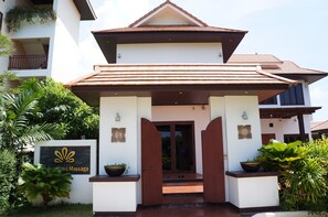 Body treatments, aromatherapy, Thai massages, body scrubs - Oasis Garden & Pool Villa at VIP Resort (Rayong)