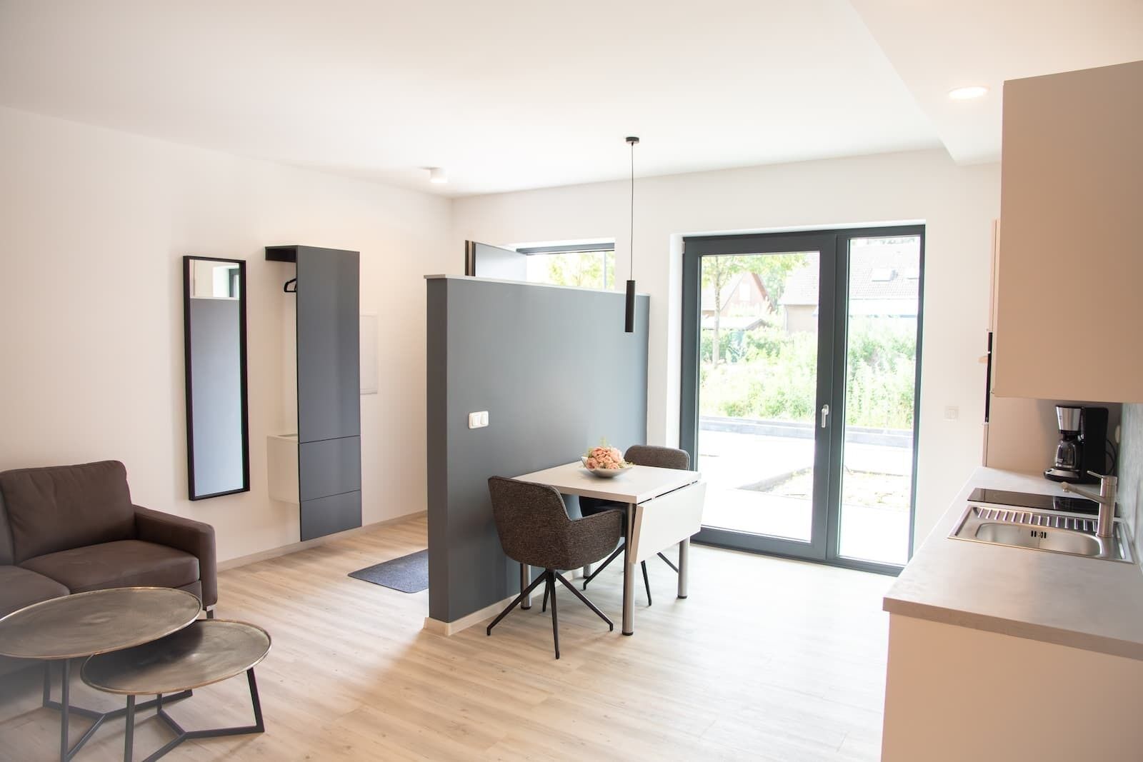 Comfort-Studiosuite | Wohnbereich | 40-Zoll-Flachbildfernseher mit Satellitenempfang, Fernseher