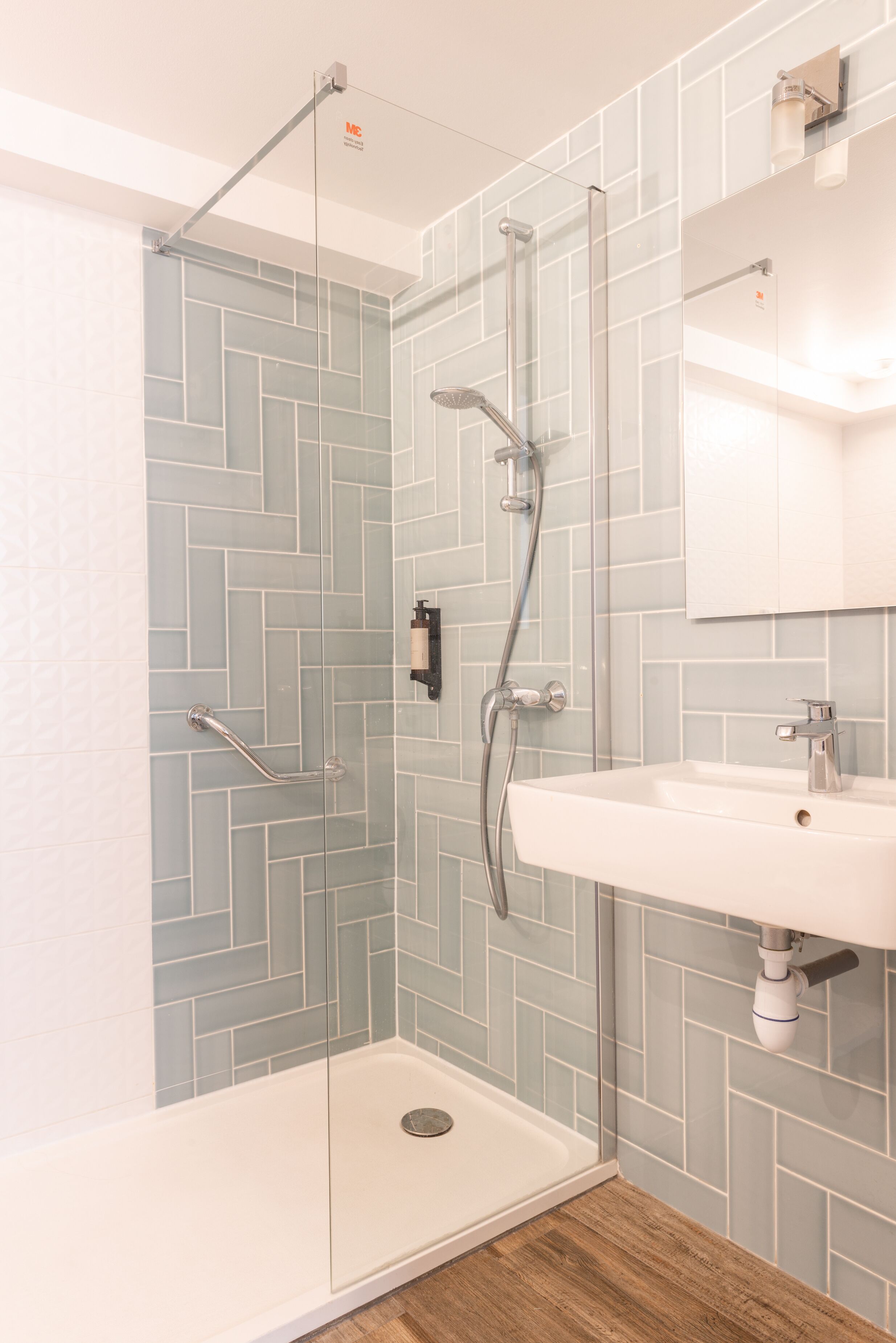 classic ground floor | bathroom | shower, free toiletries, hair dryer, slippers