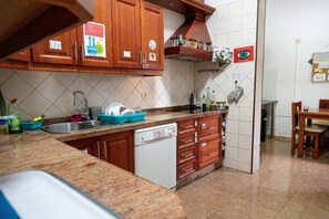 Fridge, microwave - Drago Hostel (Icod de los Vinos)