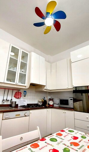 Apartment | Private kitchen | Fridge, microwave, dishwasher, cookware/dishes/utensils - Emilio's Home (Rome)