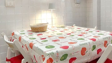 Appartamento | Cucina privata | Frigorifero, microonde (su richiesta), lavastoviglie