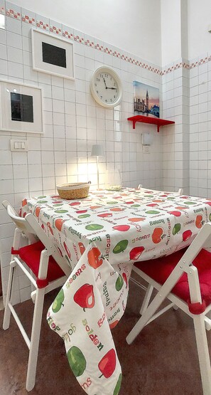 Apartment | Private kitchen | Fridge, microwave, dishwasher, cookware/dishes/utensils - Emilio's Home (Rome)