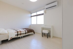 Luxury Apartment, 5 Bedrooms | 5 bedrooms, desk, free WiFi