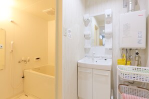 Appartement Luxe, 5 chambres | Lavabo de la salle de bain