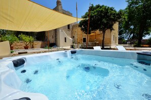 Outdoor spa tub - Biomasseria Muto (Ruffano)