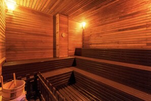 三溫暖烤箱、蒸氣室、土耳其浴、7 間療程室、按摩服務