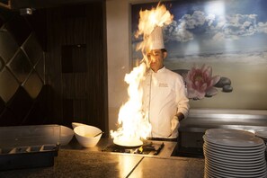 Petit déjeuner et déjeuner servis sur place, spécialités Cuisine turque