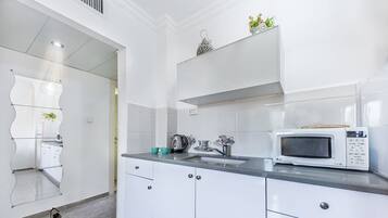 Suite de lujo, 1 habitación, hidromasaje, vista al lago | 1 habitación, ropa de cama de alta calidad y cunas gratuitas