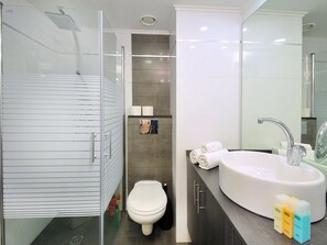 Premium-Suite, 1 Schlafzimmer, Balkon, Seeblick | Badezimmer