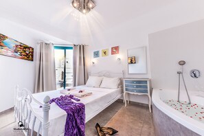 Luxury-Suite, 1 Schlafzimmer, Whirlpool, Seeblick | 1 Schlafzimmer, hochwertige Bettwaren, kostenlose Babybetten