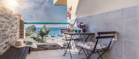 Suite Luxury, 1 camera da letto, idromassaggio, vista lago | 1 camera, biancheria da letto di alta qualità