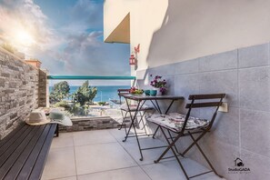 Luxury Suite, 1 Bedroom, Jetted Tub, Lake View