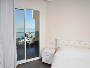 Premium Suite, 1 Bedroom, Balcony, Lake View