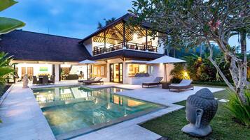 Outdoor pool, sun loungers