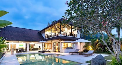 Villa Candi Kecil Empat by Villa Finder