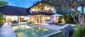 Villa Candi Kecil Empat by Villa Finder