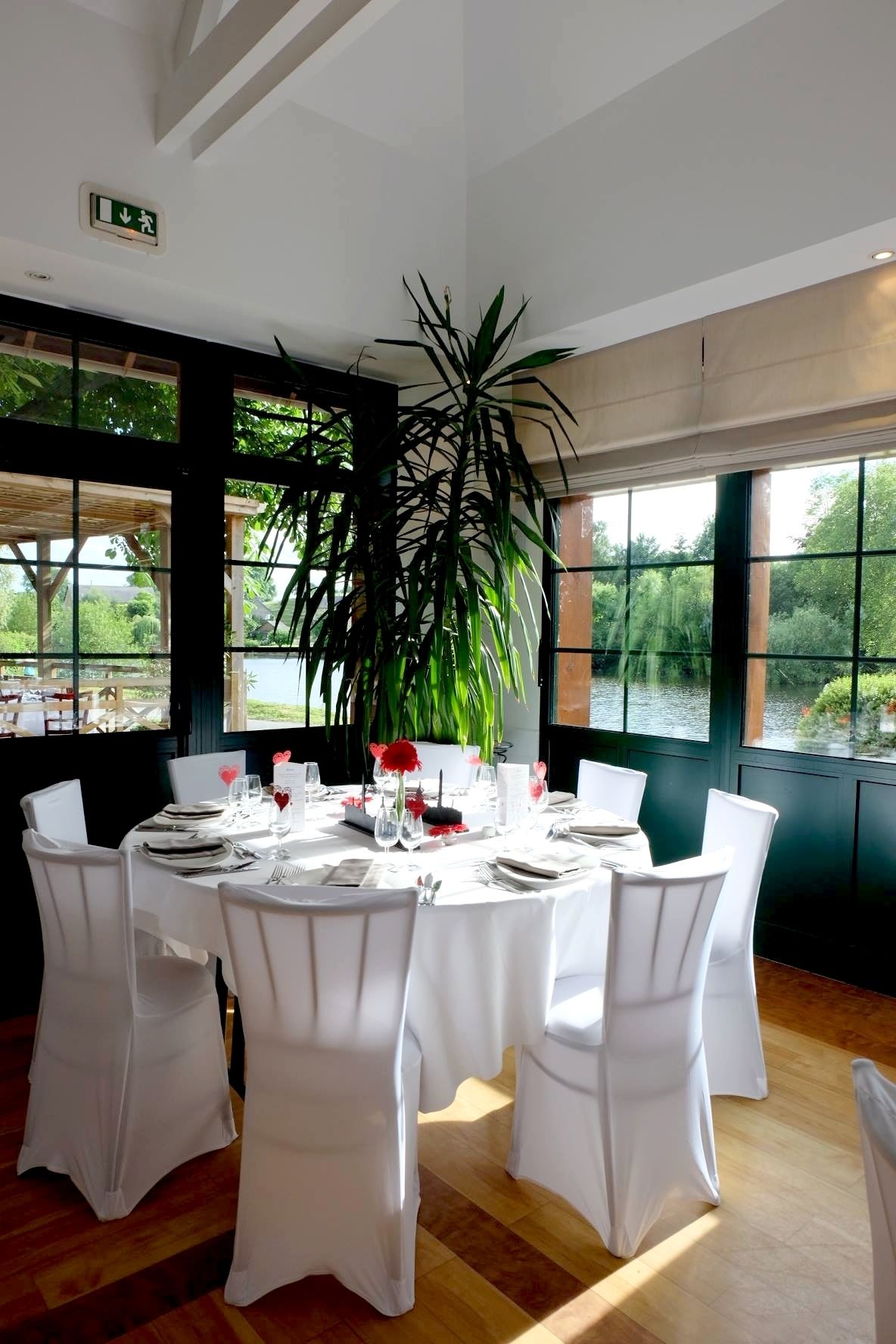 lunch and dinner served, french cuisine