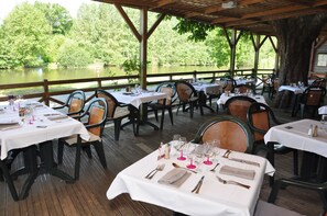 تقديم الغداء والعشاء، الأطباق الفرنسية