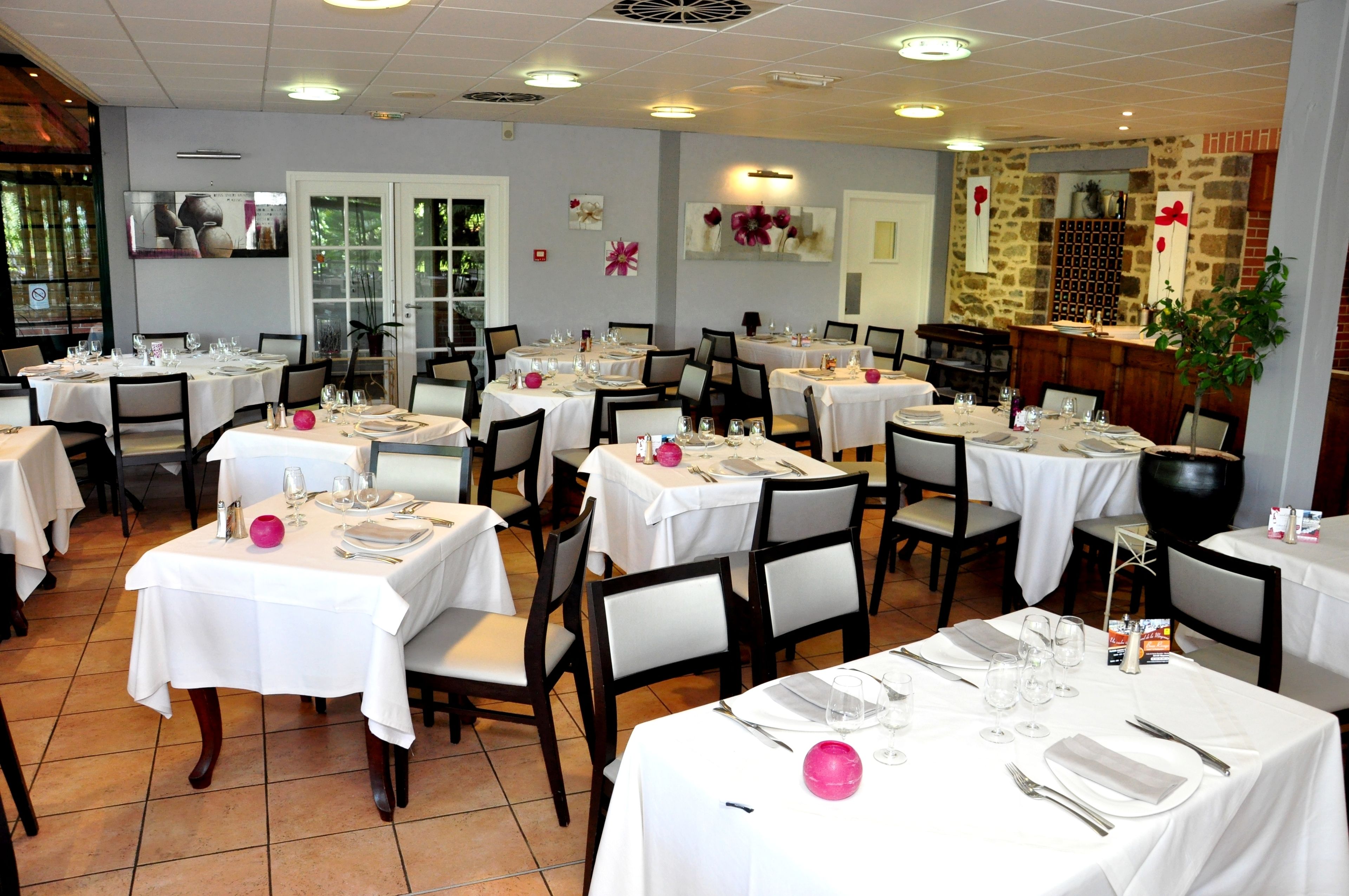 lunch and dinner served, french cuisine