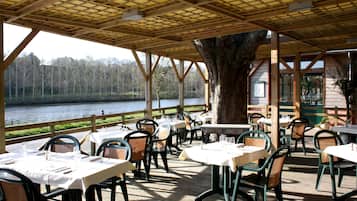 Lunch and dinner served, French cuisine