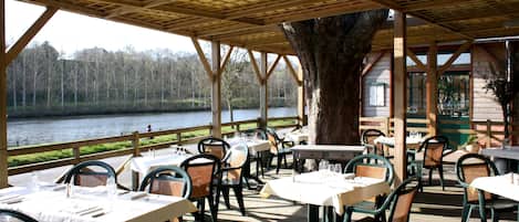 Serveert lunch en diner, Franse gerechten