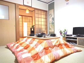 Traditional Japanese House | In-room dining - Studio Namiya (Osaka)
