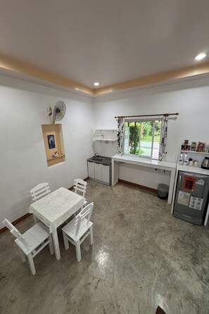 Standard Twin Room | Blackout curtains, rollaway beds, free WiFi, bed sheets - Ban Suan Suree Resort (Lamphun)