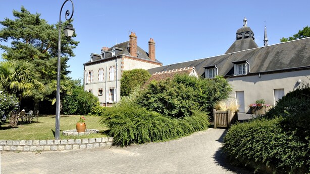 Front of property - Logis Hôtel du Labrador (Saint-Benoit-sur-Loire)