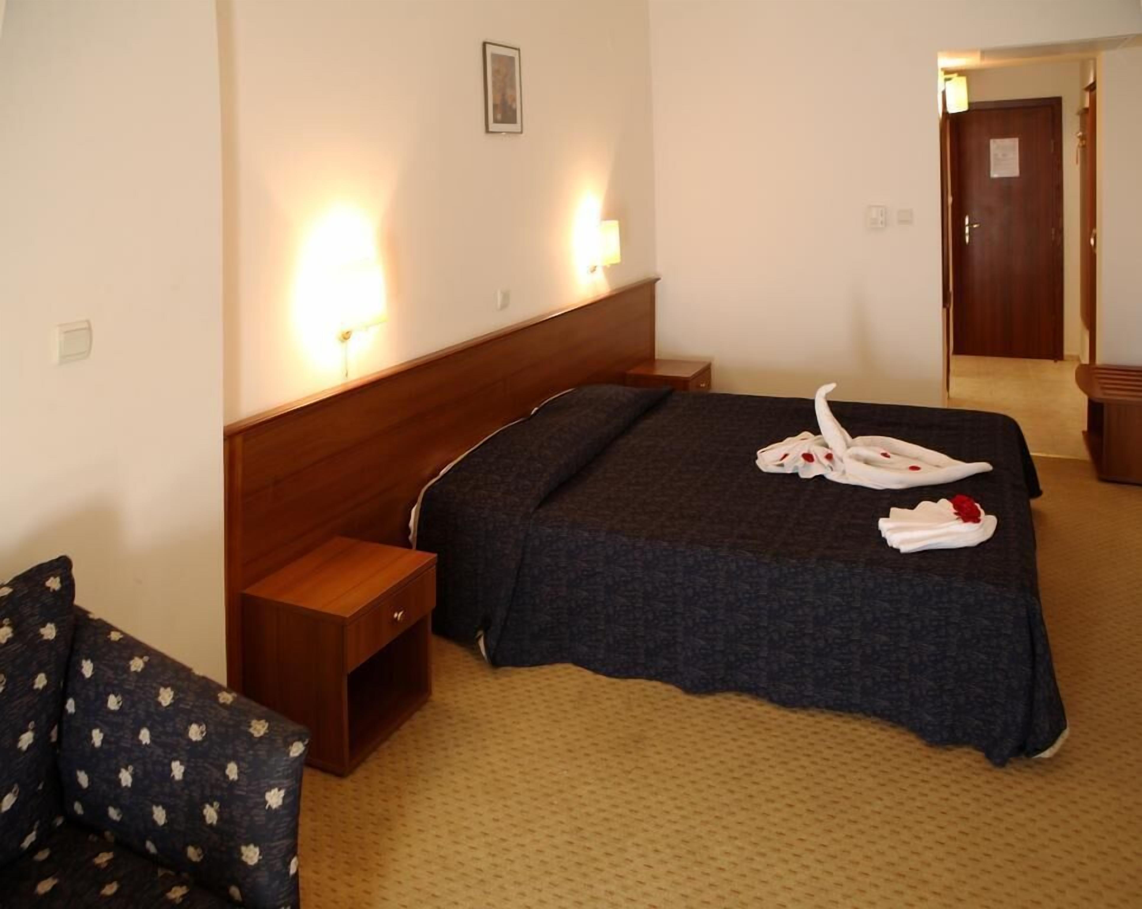 Minibar, free WiFi