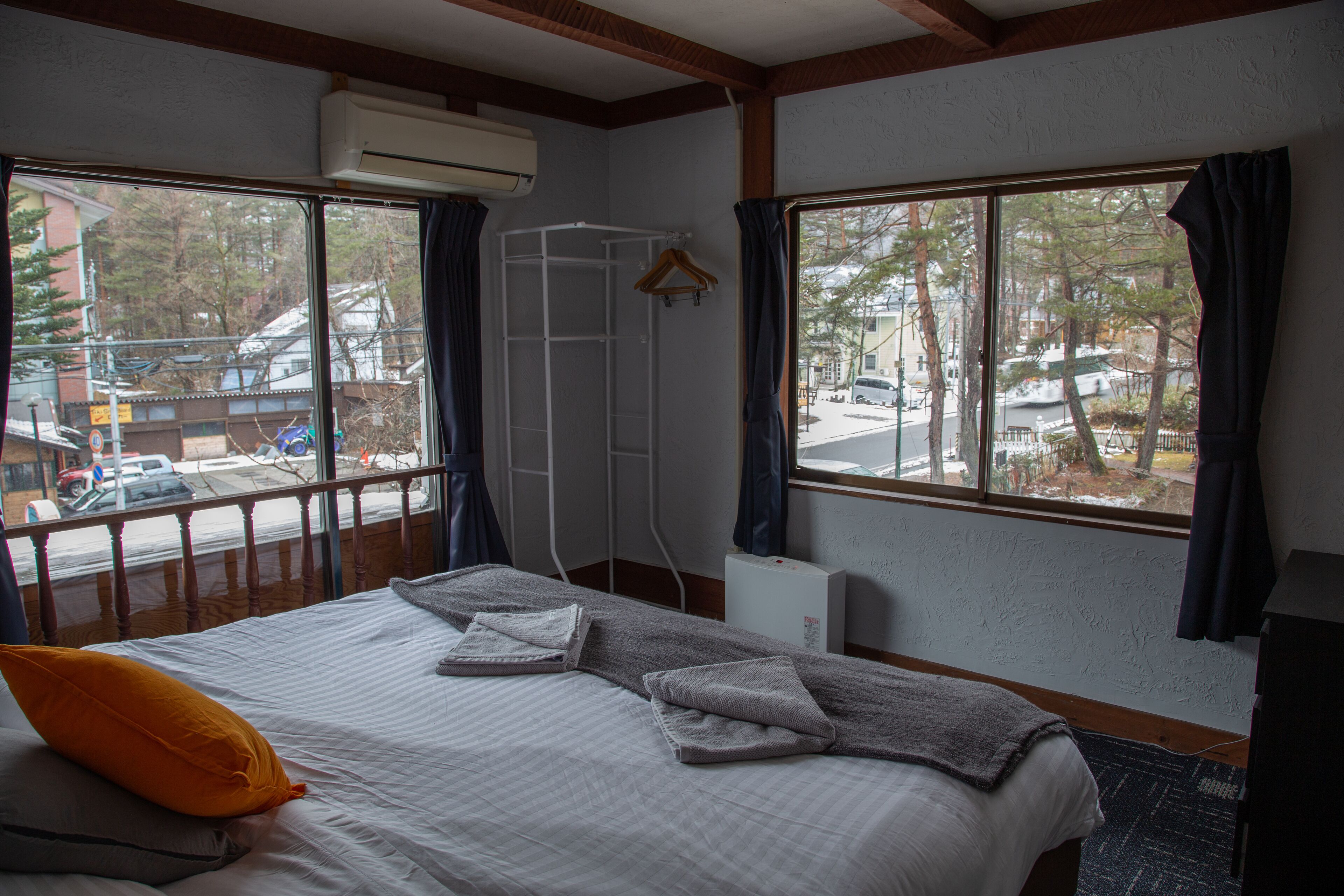 king shared bathroom | free wifi, bed sheets