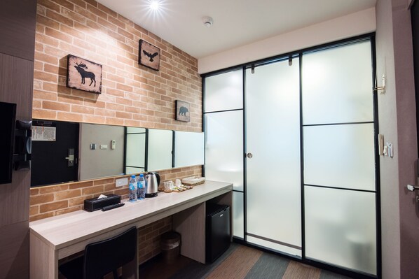 Kamar Double Klasik | Kamar mandi | Shower, perlengkapan mandi gratis, sandal, dan handuk