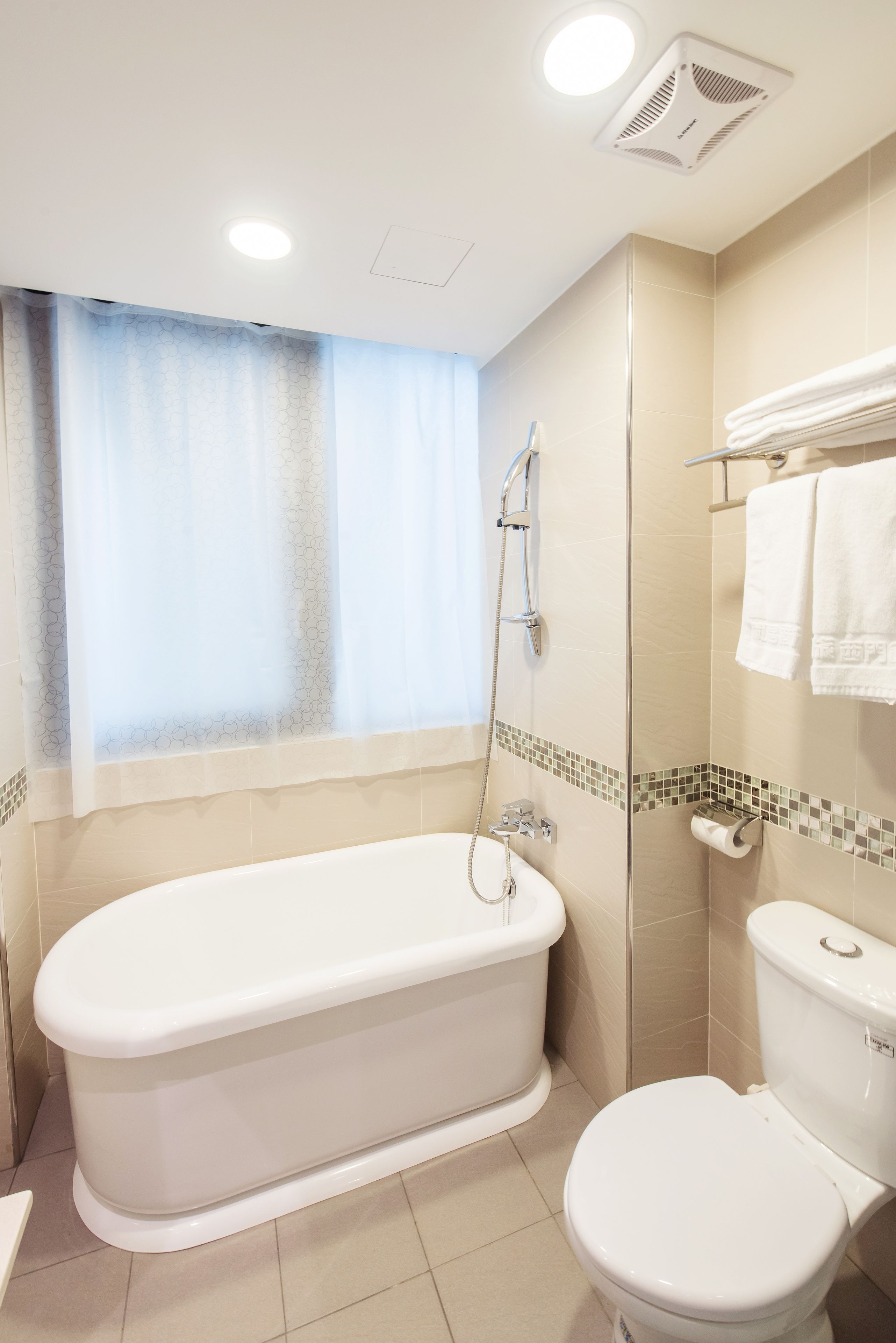 classic double room | deep-soaking bathtub