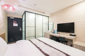 Kamar Double Desain | Setrika/meja setrika dan Wi-Fi gratis