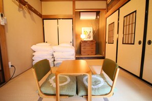 Traditional-Zimmer (Japanese Style) | Daunenbettdecken, kostenloses WLAN, Bettwäsche