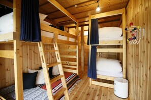 Quarto duplo (Shared Bathroom) | Edredons de pluma, Wi-Fi de cortesia, roupa de cama